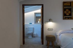 A bathroom at roques