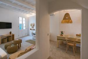 A television and/or entertainment centre at roques
