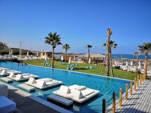 Foto da galeria de La Siesta Hotel & Beach Resort em Khaldah