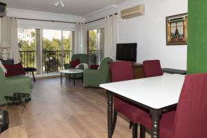 a waiting room with chairs and a table and a tv at Nueva Vista 2º-4 in Cullera