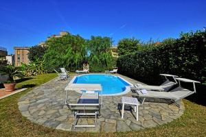 Πισίνα στο ή κοντά στο Villa Orlando