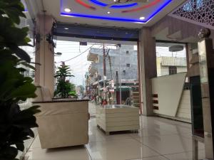 Ο χώρος του λόμπι ή της ρεσεψιόν στο Hotel Reyansh