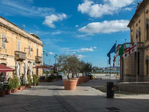 a street in a town with plants and buildings at Affittacamere Alisso in Olbia