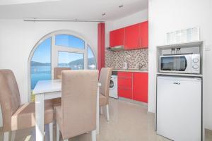 Zdjęcie z galerii obiektu Apartments Infinity w mieście Tivat