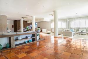 a large living room with a tiled floor at Mirachoro Carvoeiro in Carvoeiro