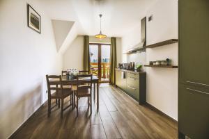 Kuchyňa alebo kuchynka v ubytovaní Apartamenty GÓRKA