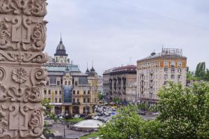 a view of a city with buildings in the background at Smile Khreschatyk Kyiv in Kyiv