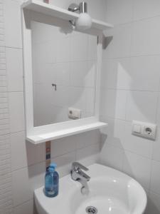 Kylpyhuone majoituspaikassa Apartamento Mota Los Prados-PARKING-WIFI GRATIS