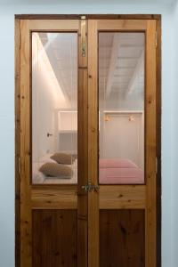 A bed or beds in a room at roques