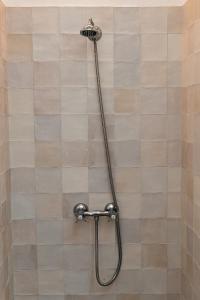 A bathroom at roques