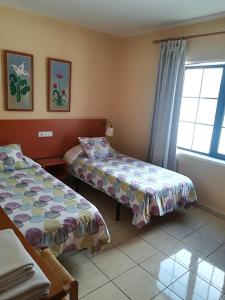 a room with two beds and a window at Gabiete in Puerto del Carmen