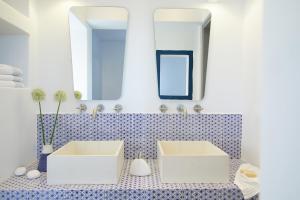 Milos Breeze Boutique Hotel的一间浴室