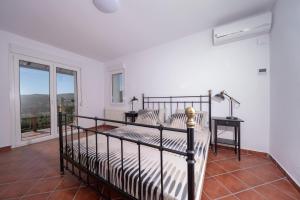 Posteľ alebo postele v izbe v ubytovaní Villa Pirgadikia
