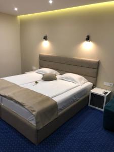 Krevet ili kreveti u jedinici u okviru objekta Family Hotel Avenue  +45 fotografija