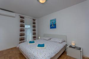 A bed or beds in a room at Apartments Radmila
