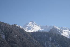 A general mountain view or a mountain view taken from Az apartmant