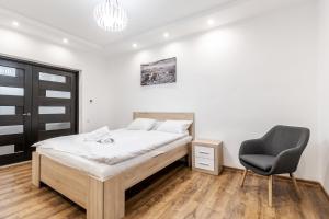 Кровать или кровати в номере Homey Apartment