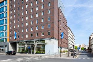 a tall brick building on a city street at ibis budget Paris Porte de Vincennes in Paris