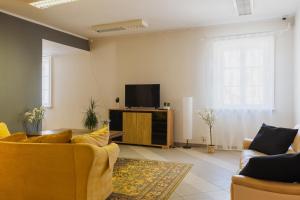 TV a/nebo společenská místnost v ubytování Kuressaare Central Hostel