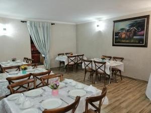 Ресторант или друго място за хранене в Kanyane Lodge