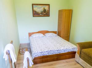 A bed or beds in a room at Каприз
