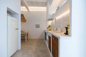 A kitchen or kitchenette at roques