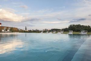 The swimming pool at or close to Modica Beach Resort