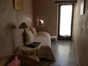 Postel nebo postele na pokoji v ubytování Le Crillon