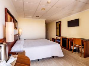 Hotel Masa International tesisinde bir odada yatak veya yataklar