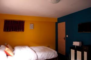 Cama o camas de una habitación en Cosy Hotel