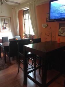 TV a/nebo společenská místnost v ubytování Hotel Am Ufer + 25 fotografií