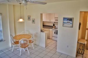 a kitchen and dining room with a table and chairs at Fort Lauderdale Yacht and Beach Club 416 in Fort Lauderdale