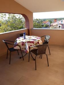 Balkón alebo terasa v ubytovaní Apartman Deni + 17 fotografií