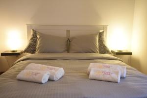 Ένα ή περισσότερα κρεβάτια σε δωμάτιο στο APARTMANI SUNNY SIDE