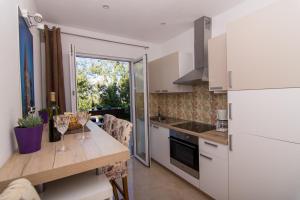 Kuchyň nebo kuchyňský kout v ubytování Apartment Sandra