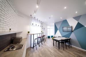 Kuchyň nebo kuchyňský kout v ubytování Is’land Hostel