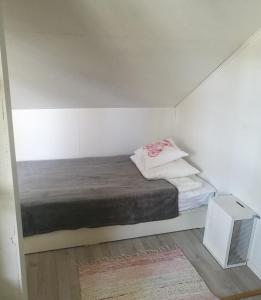 Postel nebo postele na pokoji v ubytování Halkolanniemi