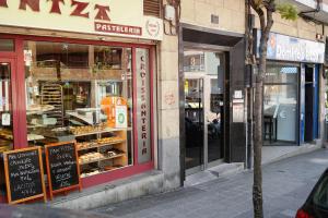 a store front of a bakery with pastries in the window at Coqueto junto a Casco Viejo in Bilbao