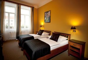 En eller flere senge i et værelse på Hotel Havel