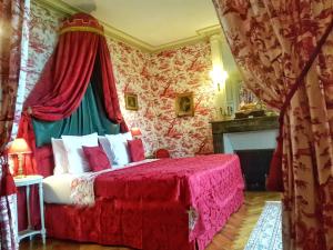 Postel nebo postele na pokoji v ubytování Château de Chantore