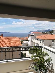 a view of the ocean from a balcony at Baška Voda - Apartmani Vesna in Baška Voda