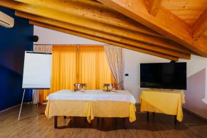 TV a/nebo společenská místnost v ubytování Hotel D'Atri