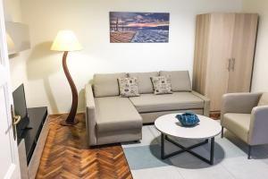 Et opholdsområde på Budapest Kingdom Apartment CENTRAL & CAR PARKING ON-SITE & AIRCON & QUIET & FAMILY FRIENDLY