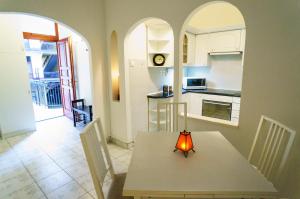 Køkken eller tekøkken på Budapest Kingdom Apartment CENTRAL & CAR PARKING ON-SITE & AIRCON & QUIET & FAMILY FRIENDLY