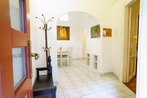 Budapest Kingdom Apartment CENTRAL & CAR PARKING ON-SITE & AIRCON & QUIET & FAMILY FRIENDLY 1061 Budapest, 14 Király utca kép - 2