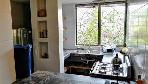 Kuchyň nebo kuchyňský kout v ubytování Ananda Guesthouse