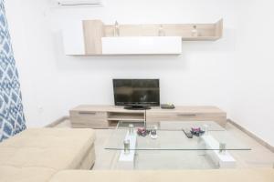 A television and/or entertainment centre at Apartamento Sol