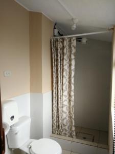 Un baño de Chapelet Hostal