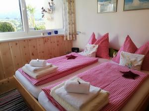 two beds in a room with towels on them at Ferienwohnung "Kaiserblick" in Bad Aussee