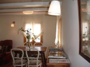Posedenie v ubytovaní Ca l' Ermitanyo- Casa Torre Blanca